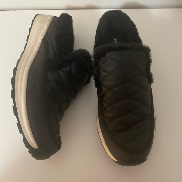 BARETRAPS GEMMA Black Quilted Slip On Clogs, Size 9. In perfect Condition! - Picture 4 of 6
